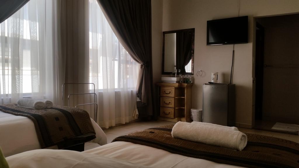 بيلا-بيلا Summerset Place Country House الغرفة الصورة